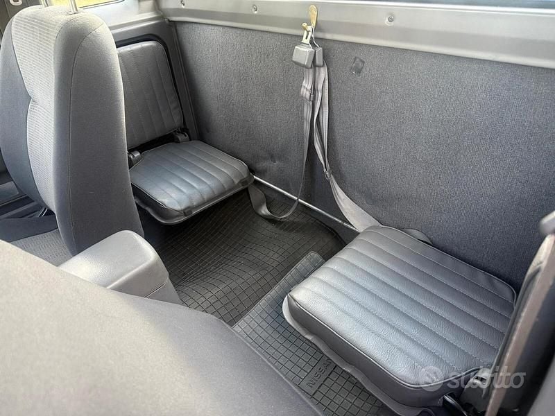 Usata Nissan Navara XE 190 CV (139 kW) 2011 Nero Pick-up