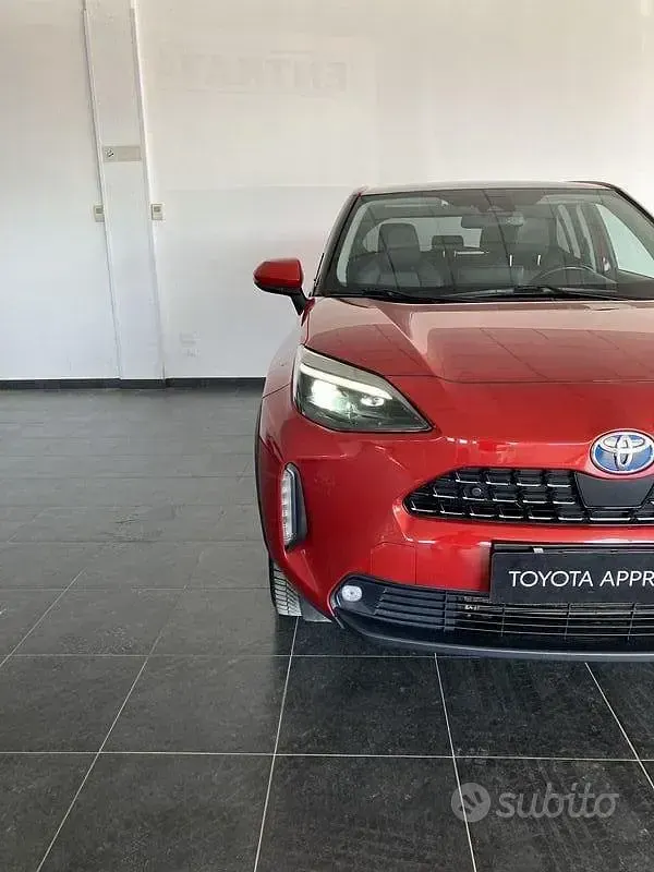 Usata Toyota Yaris Cross Lounge 116 CV (85 kW) 2022 Rosso SUV