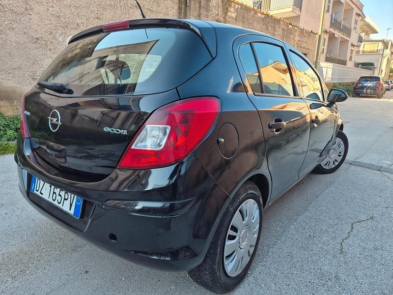 Usata Opel Corsa 74 CV (54 kW) 2011 Nero Utilitaria