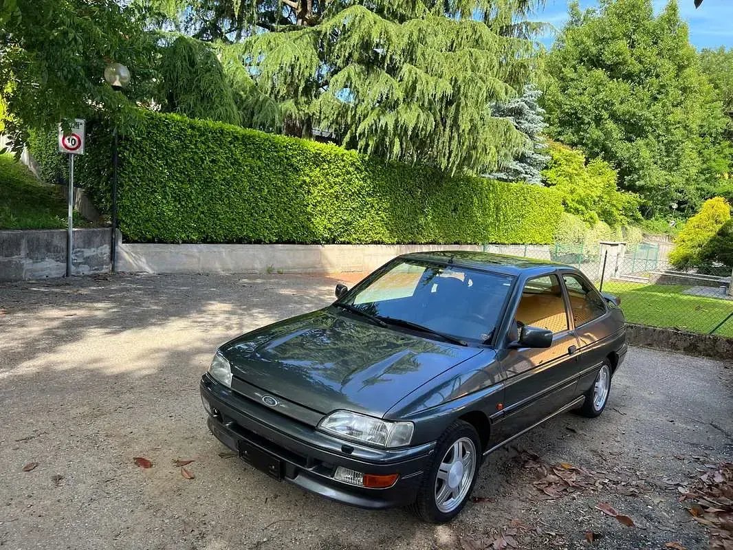 Usata Ford Escort RS 150 CV (110 kW) 1992 Grigio Berlina