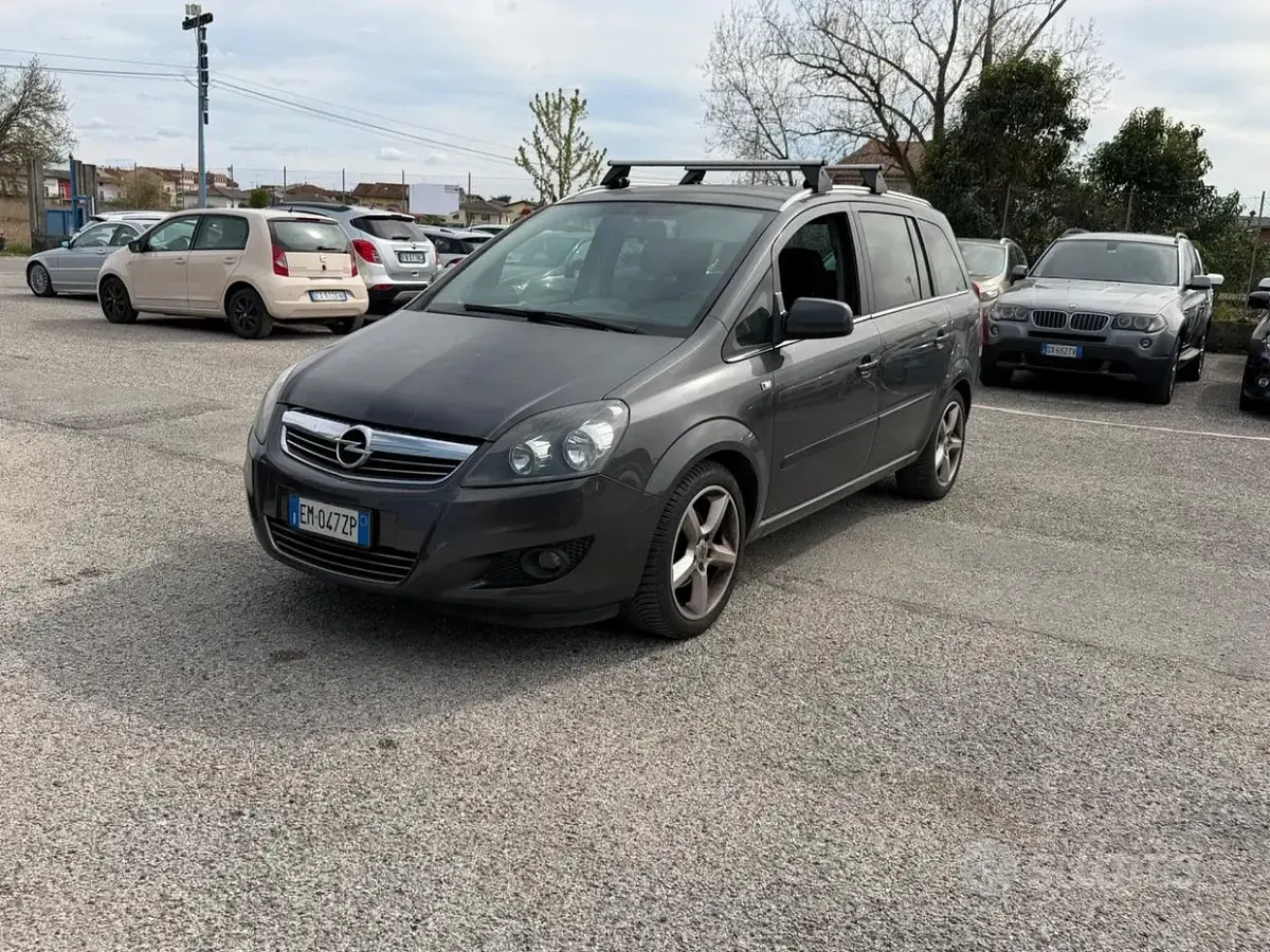 Usata Opel Meriva 120 CV (88 kW) 2012 Nero Monovolume