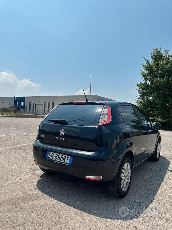 Usata Fiat Punto Evo 77 CV (56 kW) 2011 Blu Utilitaria
