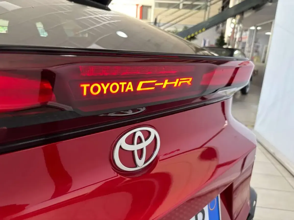 Usata Toyota C-HR Lounge 98 CV (72 kW) 2025 Rosso SUV