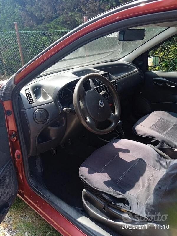 Usata Fiat Punto 60 CV (44 kW) 2006 Rosso Utilitaria