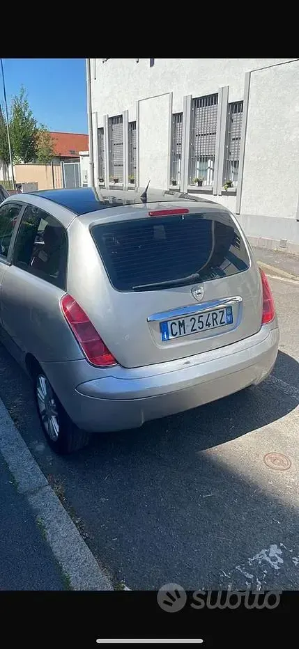 Usata Lancia Ypsilon 60 CV (44 kW) 2004 Grigio Utilitaria