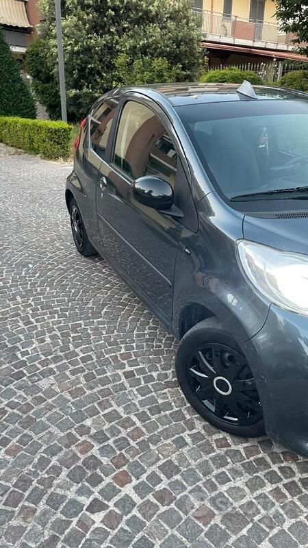 Grigio Usata 2008 Peugeot 107 Due volumi | 3450 € (Buon prezzo) - Immagine 1/4
