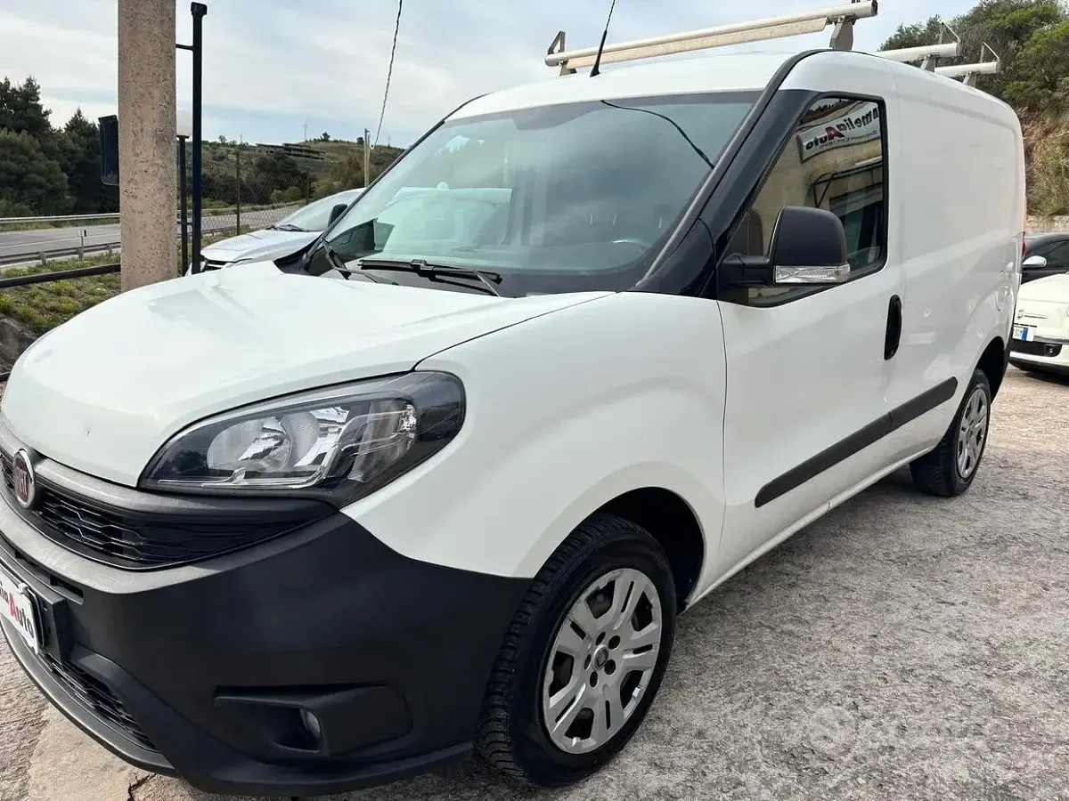 Usata Fiat Doblò 105 CV (77 kW) 2020 Bianco Monovolume