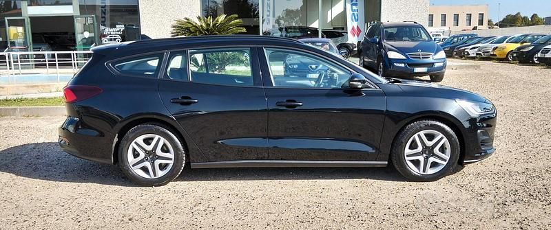 Usado Ford Focus Business Edition 120 HP (88 kW) 2022 Preto Carrinha