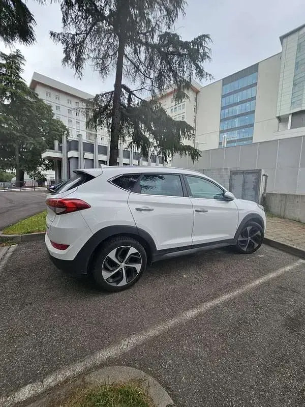 Usata Hyundai Tucson Xpossible 116 CV (85 kW) 2016 Bianco SUV