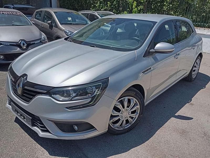 Usata Renault Mégane IV Business 95 CV (69 kW) 2019 Argento Berlina