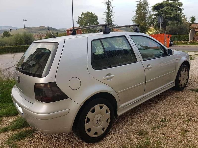 Usata VW Golf IV Highline 116 CV (85 kW) 2001 Argento Berlina