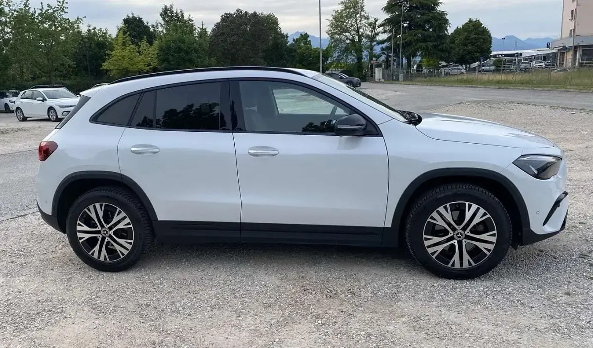 Usata Mercedes GLA180 Advanced Plus 136 CV (100 kW) 2023 Bianco SUV