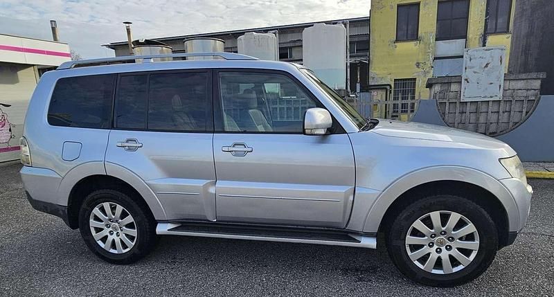 Usata Mitsubishi Pajero Instyle 170 CV (125 kW) 2007 Argento SUV