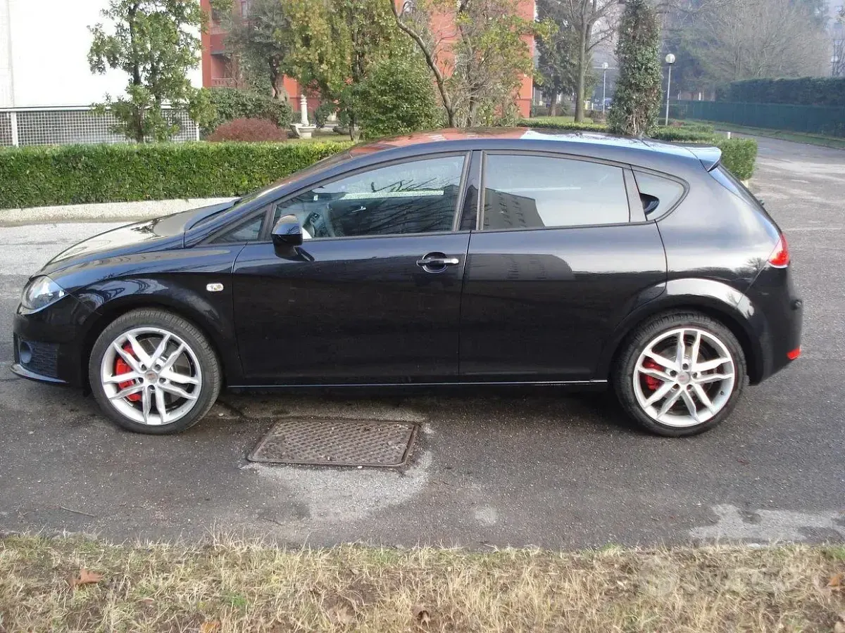 Usata Seat Leon CUPRA 241 CV (177 kW) 2010 Nero Utilitaria