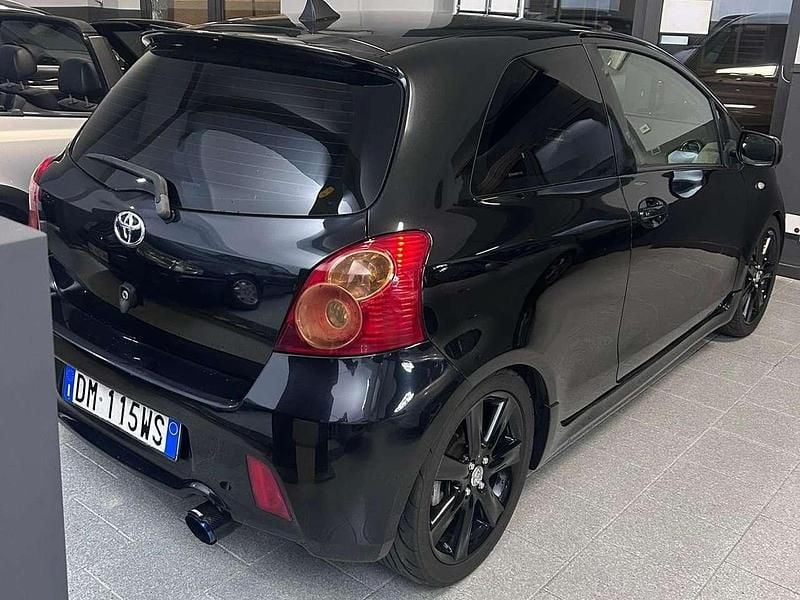 Usata Toyota Yaris 133 CV (97 kW) 2007 Nero Berlina