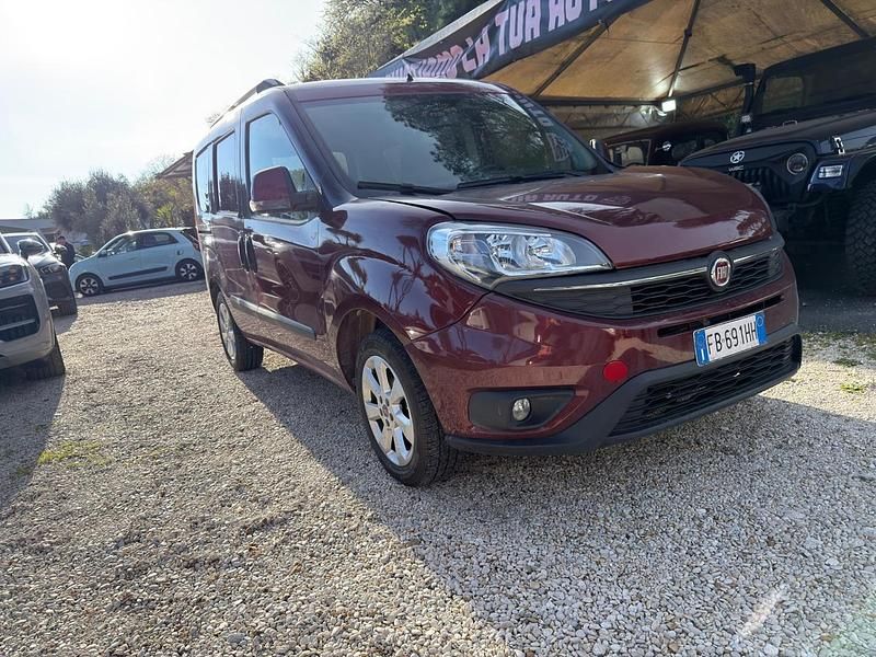 Usata Fiat Doblò 119 CV (87 kW) 2015 Rosso Monovolume