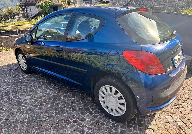 Usata Peugeot 207 73 CV (53 kW) 2011 Blu Utilitaria
