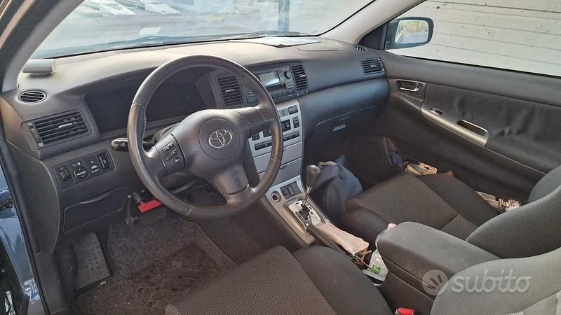 Usata Toyota Corolla 90 CV (66 kW) 2006 Grigio Utilitaria