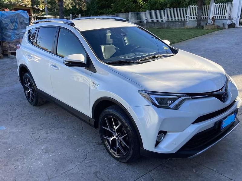 Usata Toyota RAV4 Hybrid Style 155 CV (114 kW) 2016 Bianco SUV