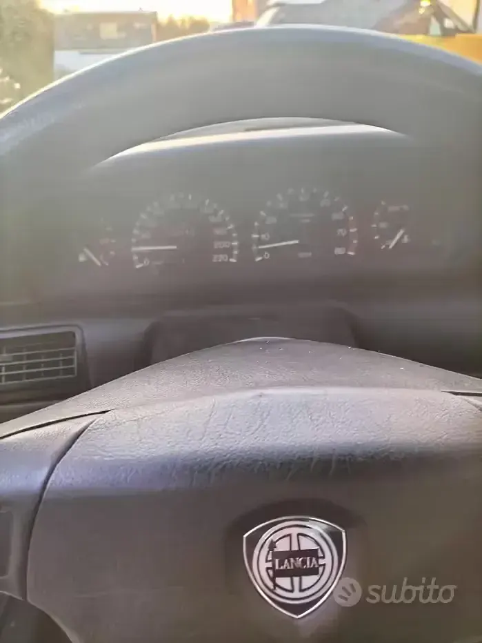 Usata Lancia Delta 103 CV (75 kW) 1999 Grigio Utilitaria