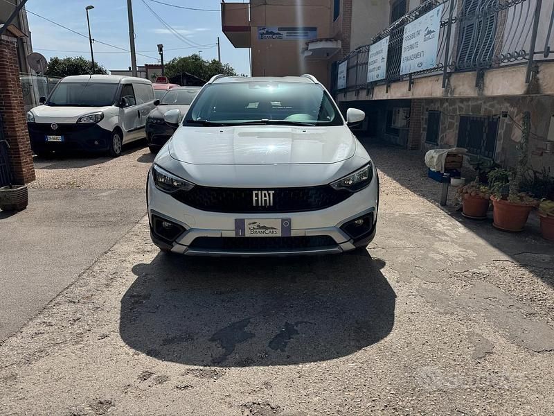 Usata Fiat Tipo Cross 131 CV (96 kW) 2022 Bianco Station wagon