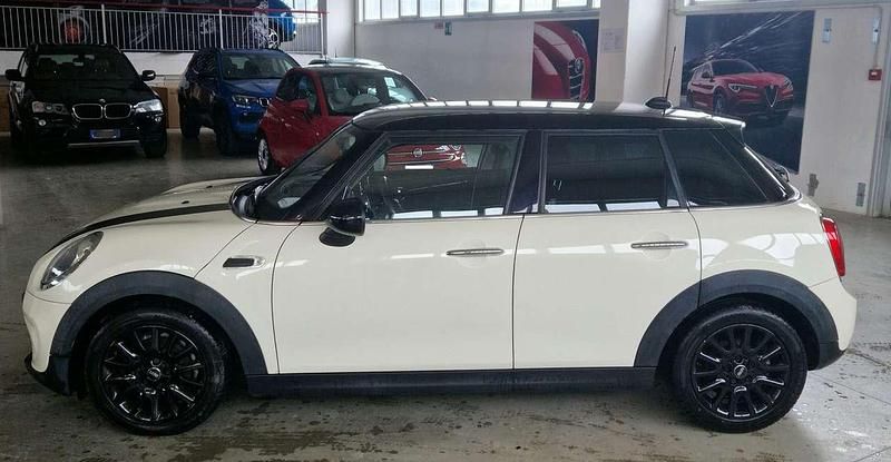 Usata Mini Cooper D Business 116 CV (85 kW) 2016 Beige Utilitaria