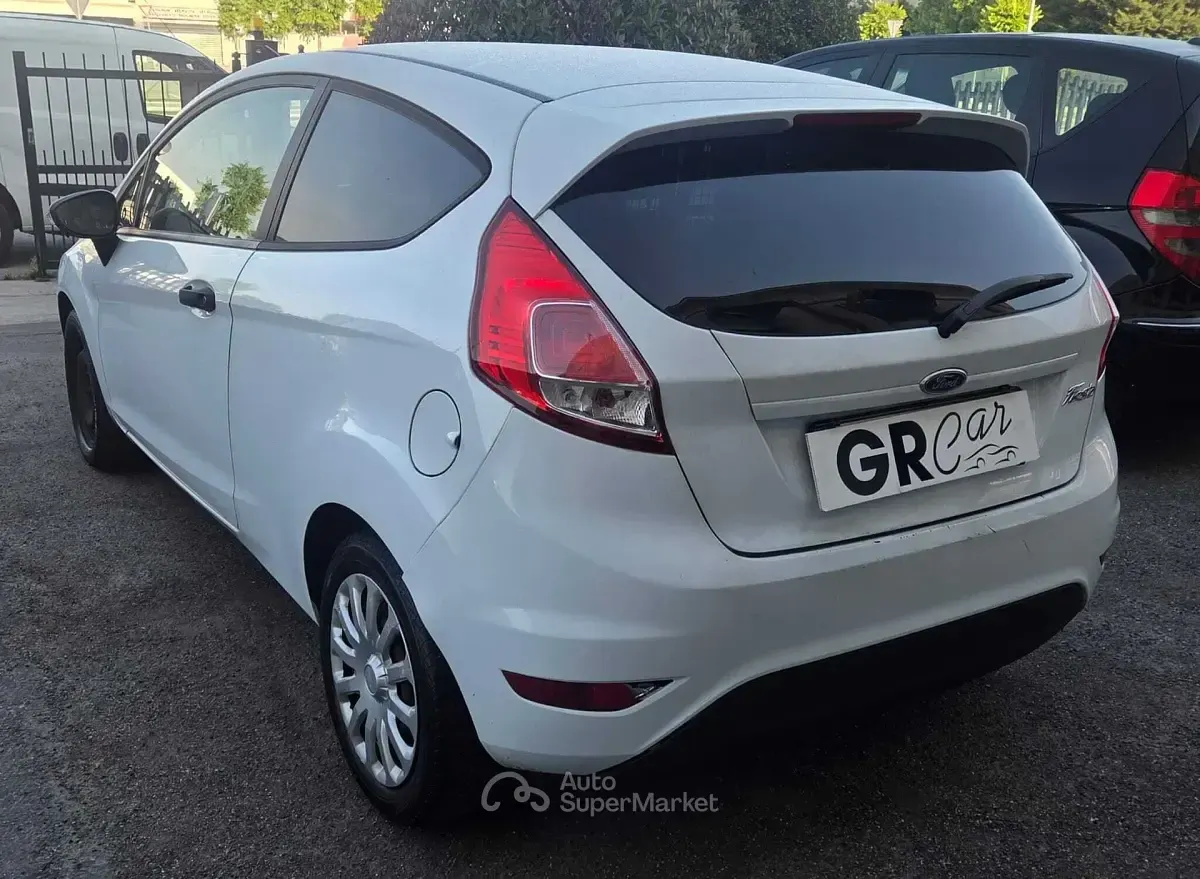 Usata Ford Fiesta 75 CV (55 kW) 2014 Bianco Utilitaria
