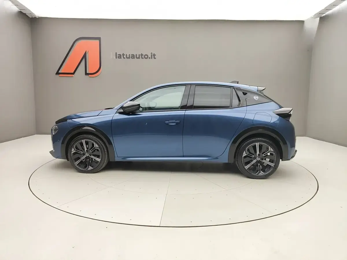 Usata Lancia Ypsilon 101 CV (74 kW) 2025 Blu lancia Utilitaria