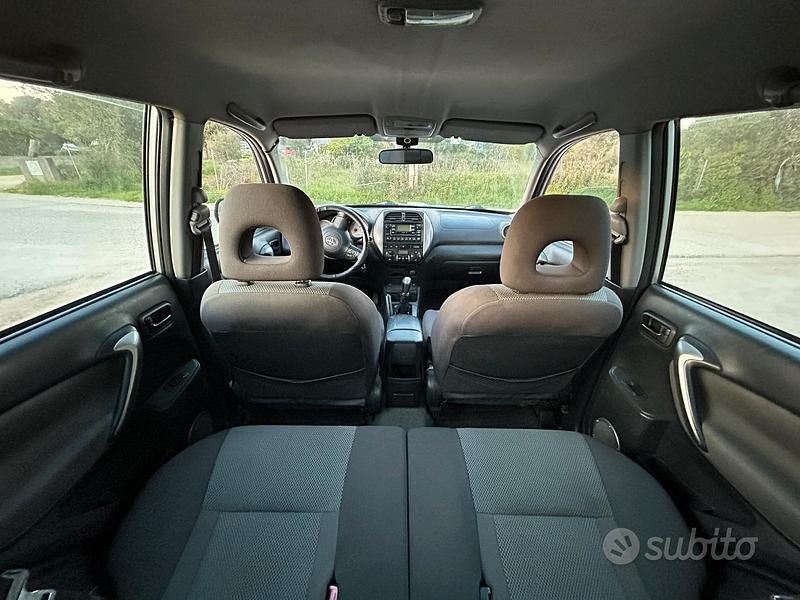 Usata Toyota RAV4 116 CV (85 kW) 2005 Grigio SUV