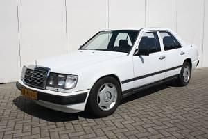 Usata Mercedes 300 116 CV (85 kW) 1985 Bianco Berlina