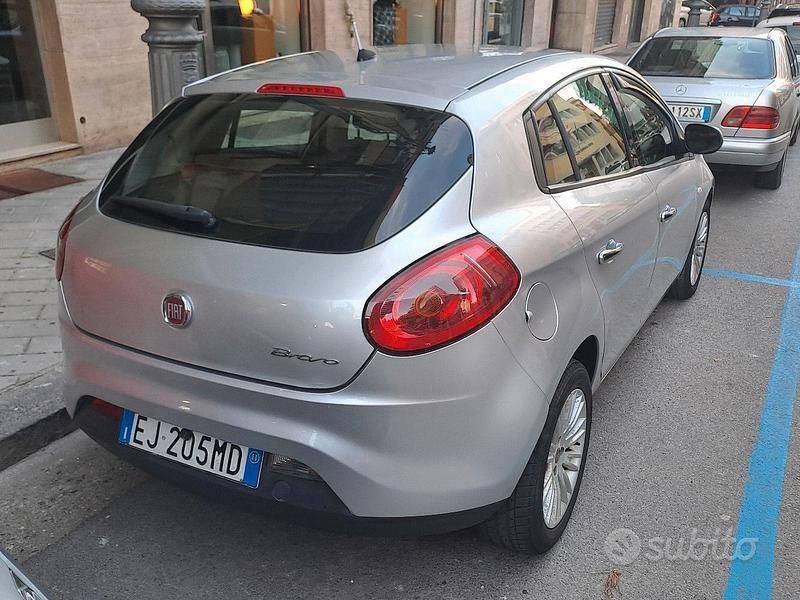 Usata Fiat Bravo 120 CV (88 kW) 2011 Grigio Utilitaria
