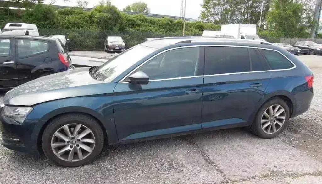 Usata Skoda Superb Executive 200 CV (147 kW) 2022 Blu/azzurro Station wagon
