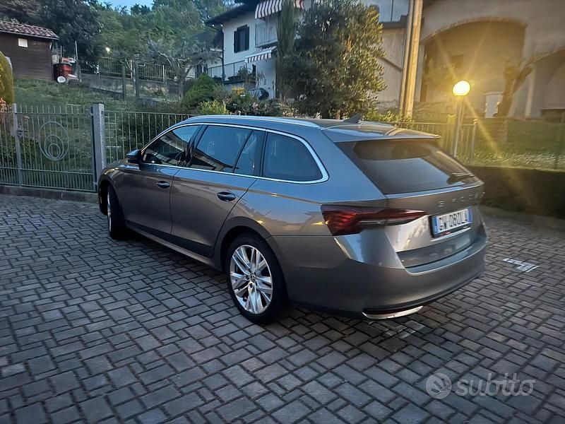 Usata Skoda Octavia Style 150 CV (110 kW) 2024 Grigio Station wagon