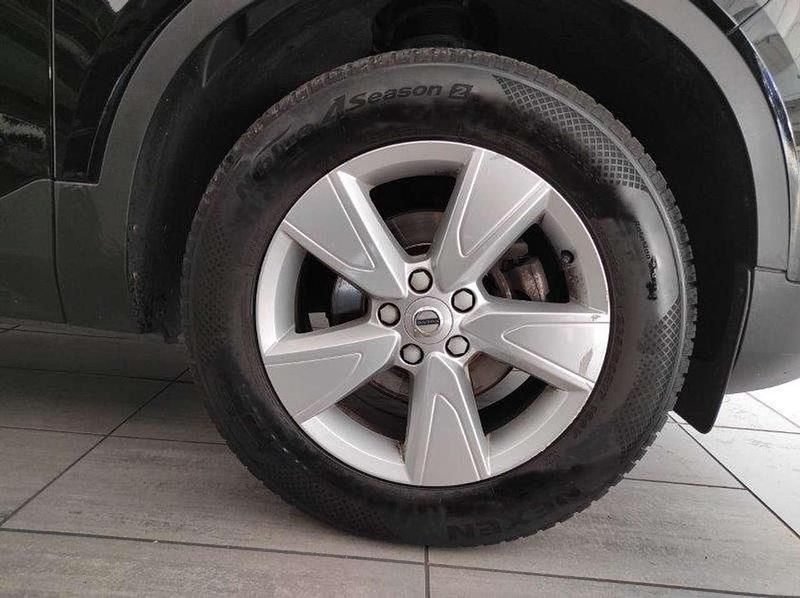 Usata Volvo XC40 Momentum 129 CV (94 kW) 2020 Nero SUV