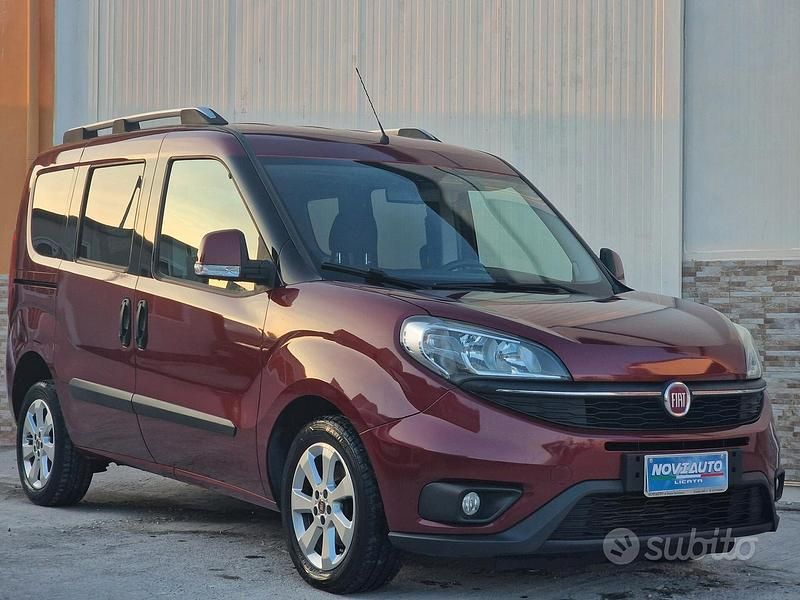 Usata Fiat Doblò 105 CV (77 kW) 2015 Rosso Monovolume