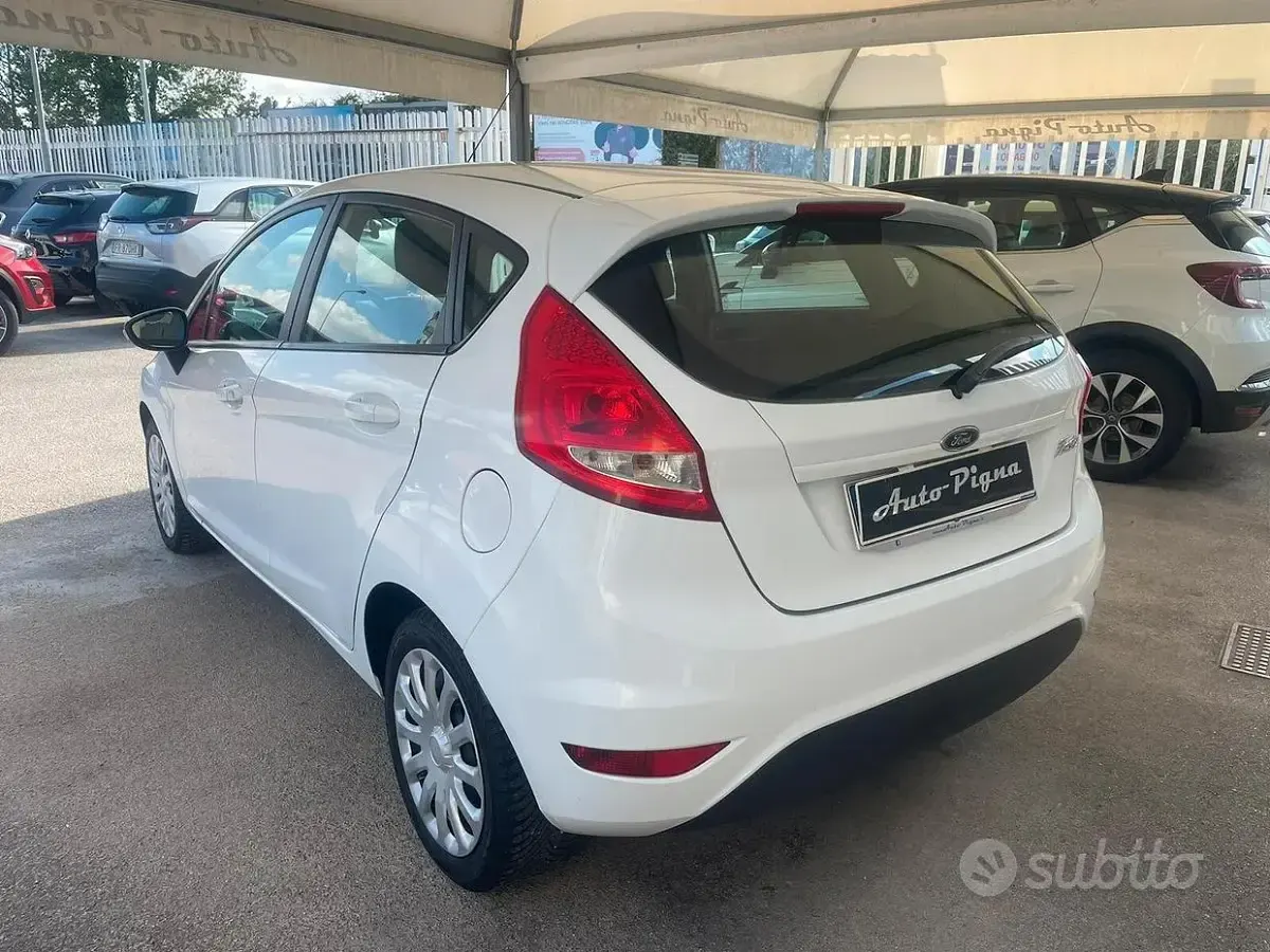 Usata Ford Fiesta 92 CV (67 kW) 2009 Bianco Berlina