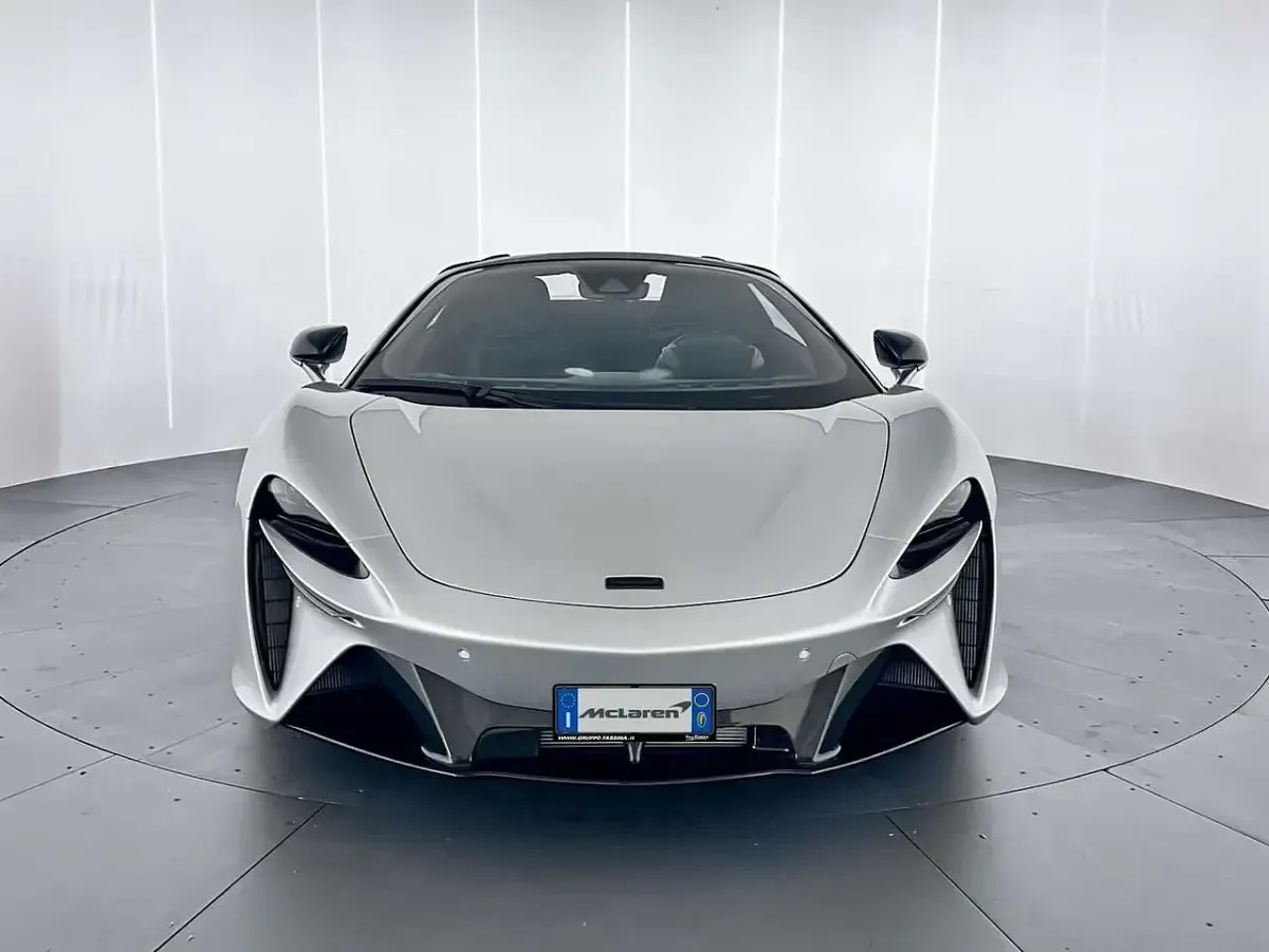 Nuova McLaren Artura 700 CV (514 kW) 2026 Argento Cabrio