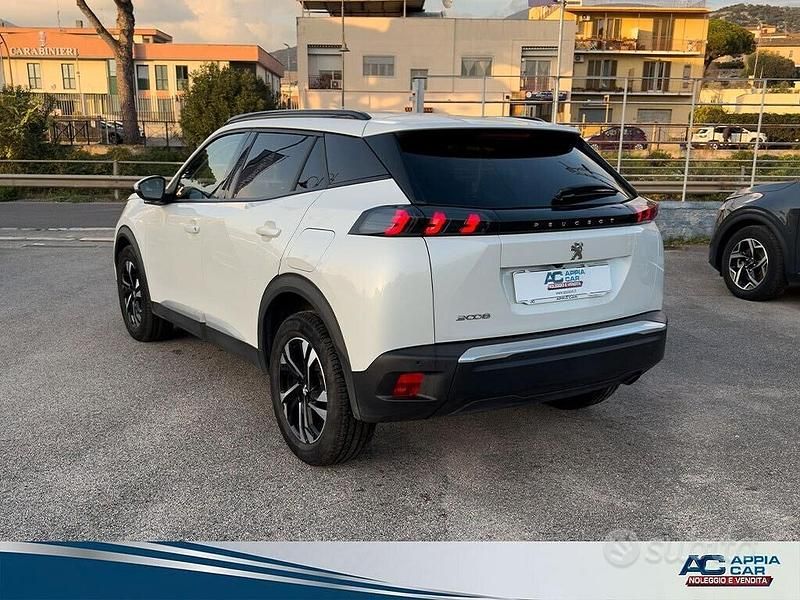 Usata Peugeot 2008 Allure 102 CV (75 kW) 2021 Bianco SUV