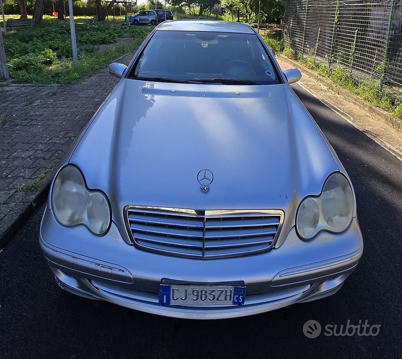 Grigio Usata 2004 Mercedes C220 Tre volumi | 1999 € (Buon prezzo) - Immagine 1/4