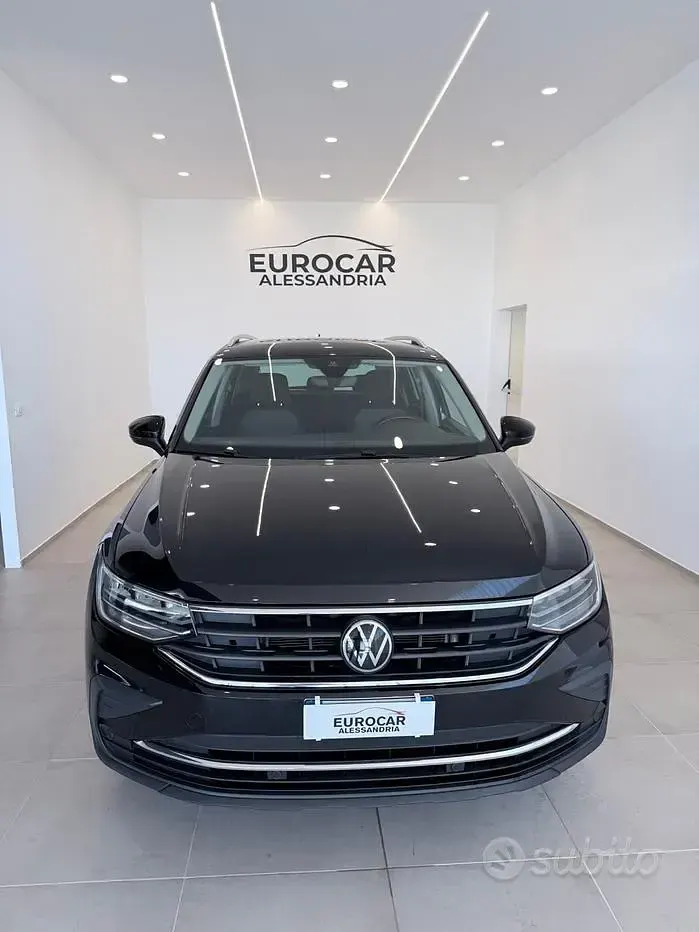 Usata VW Tiguan Life 122 CV (89 kW) 2022 Nero SUV