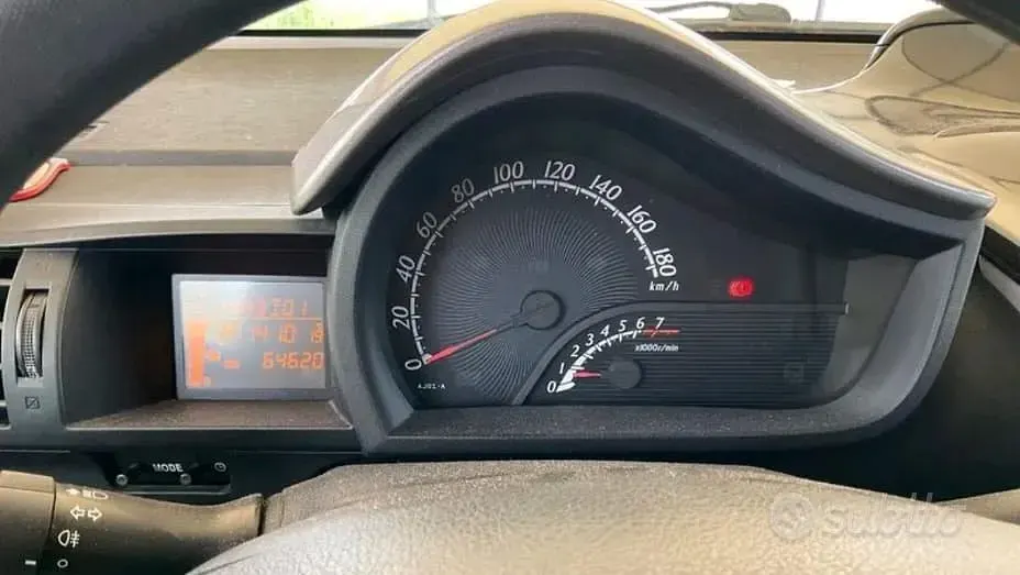 Usata Toyota iQ Trend 68 CV (50 kW) 2013 Grigio Utilitaria