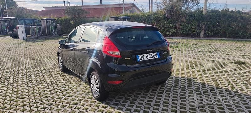 Usata Ford Fiesta 68 CV (50 kW) 2009 Nero Utilitaria