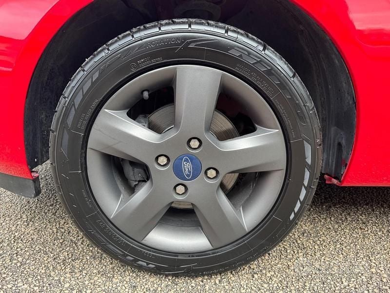 Usata Ford Fiesta Titanium 80 CV (58 kW) 2007 Rosso Berlina