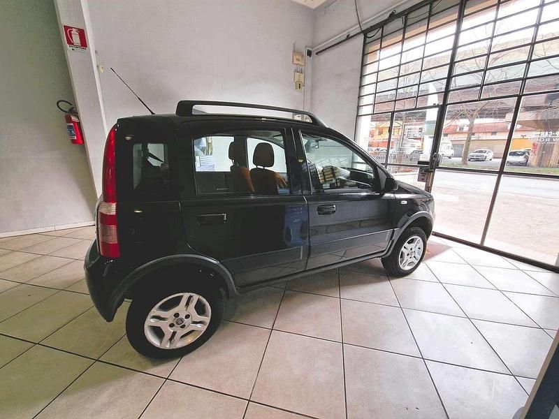 Usata Fiat Panda 4x4 Climbing 69 CV (50 kW) 2007 Nero notte Utilitaria
