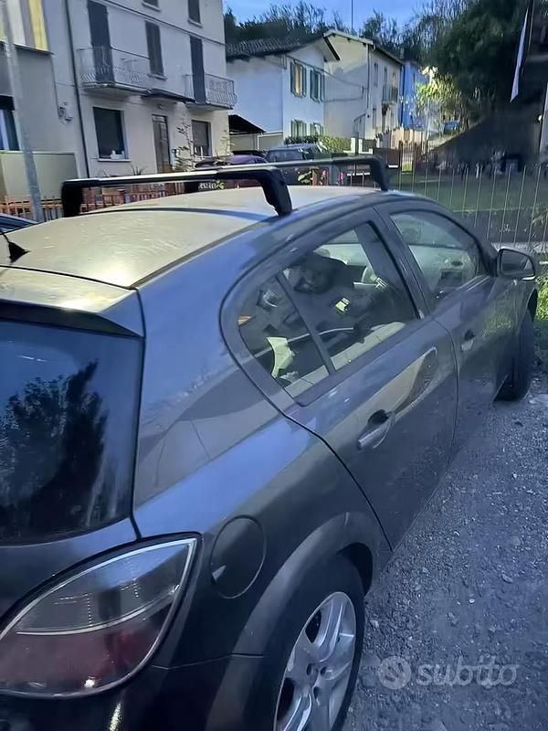 Begagnad Opel Astra Enjoy 90 HK (66 kW) 2010 Grå Sedan
