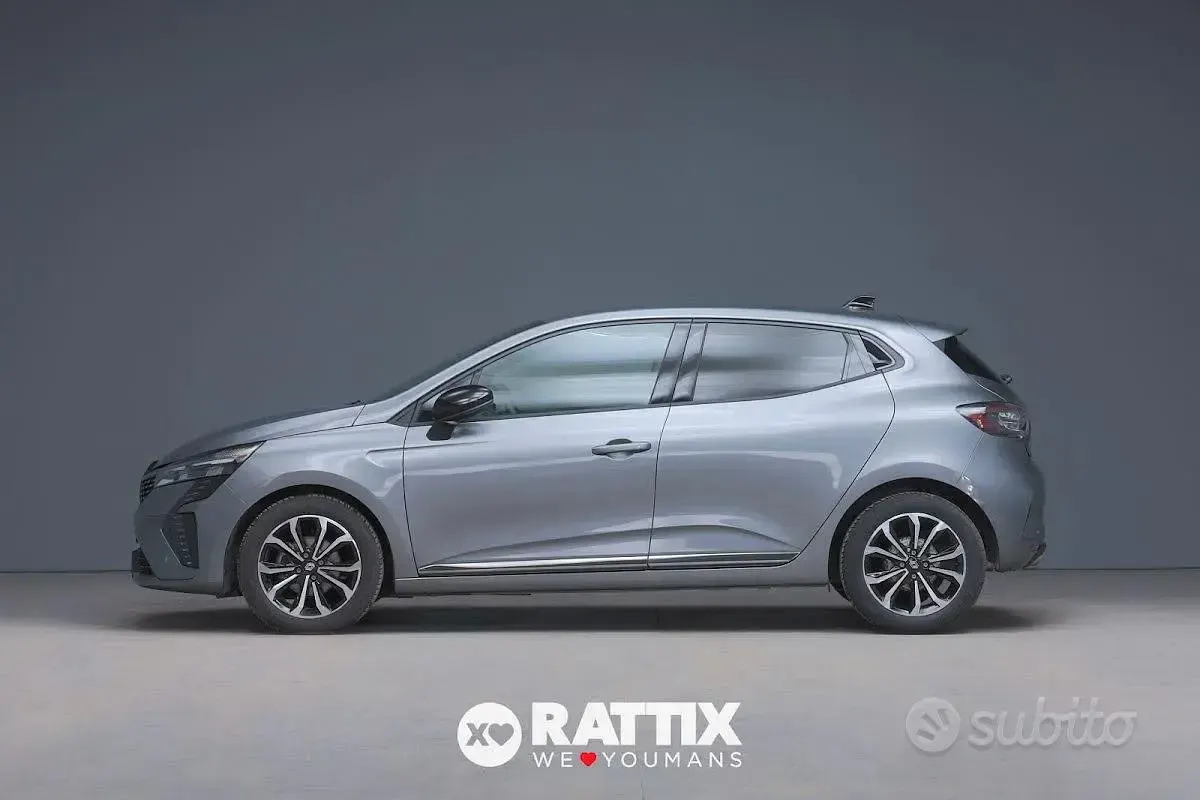 Usado Renault Clio V Techno 91 HP (66 kW) 2025 Cinzento Sedan