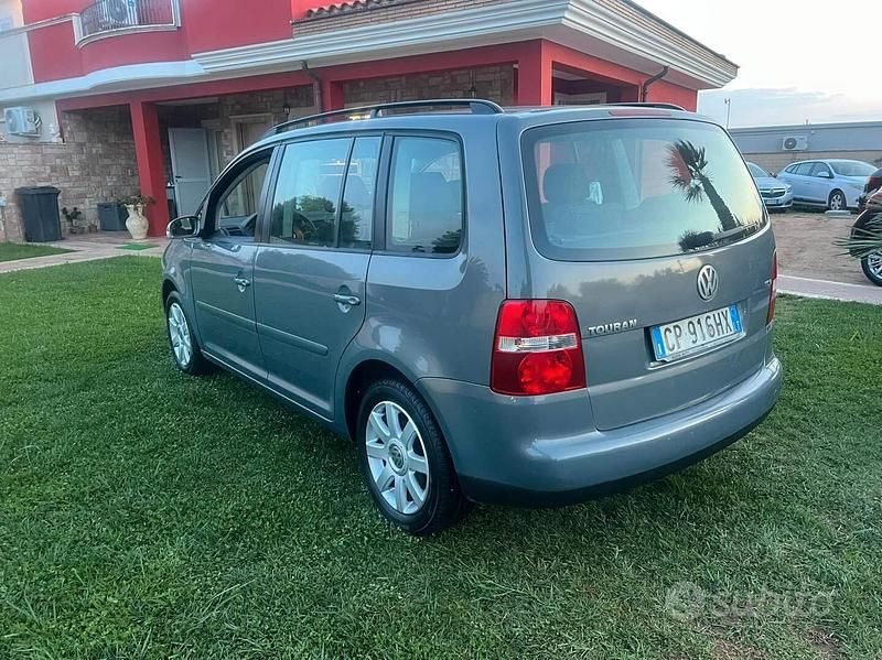 Usata VW Touran Trendline 105 CV (77 kW) 2004 Grigio Monovolume