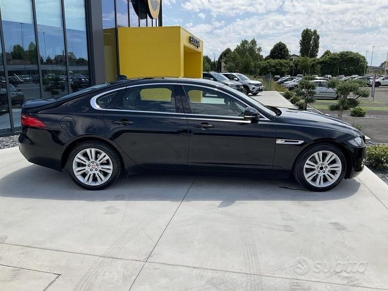 Usata Jaguar XF R-Sport 180 CV (132 kW) 2018 Nero Berlina