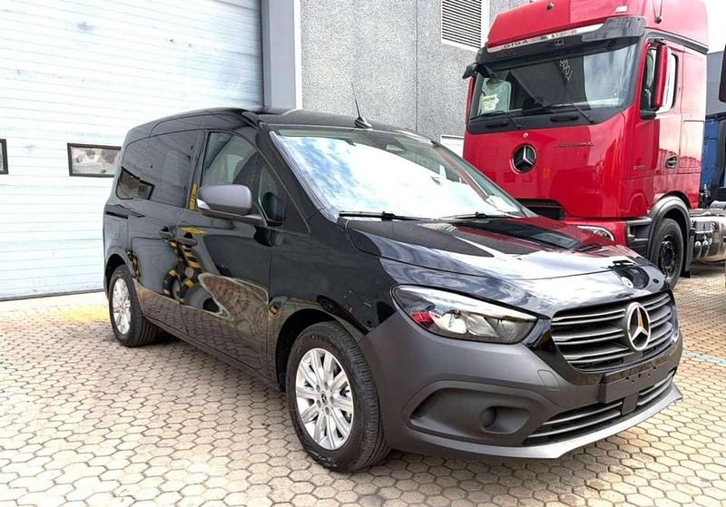 Neu Mercedes Citan 112 120 PS (88 kW) 2026 Schwarz Kombi