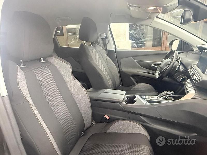 Usata Peugeot 3008 Business-Line 131 CV (96 kW) 2019 Verde SUV